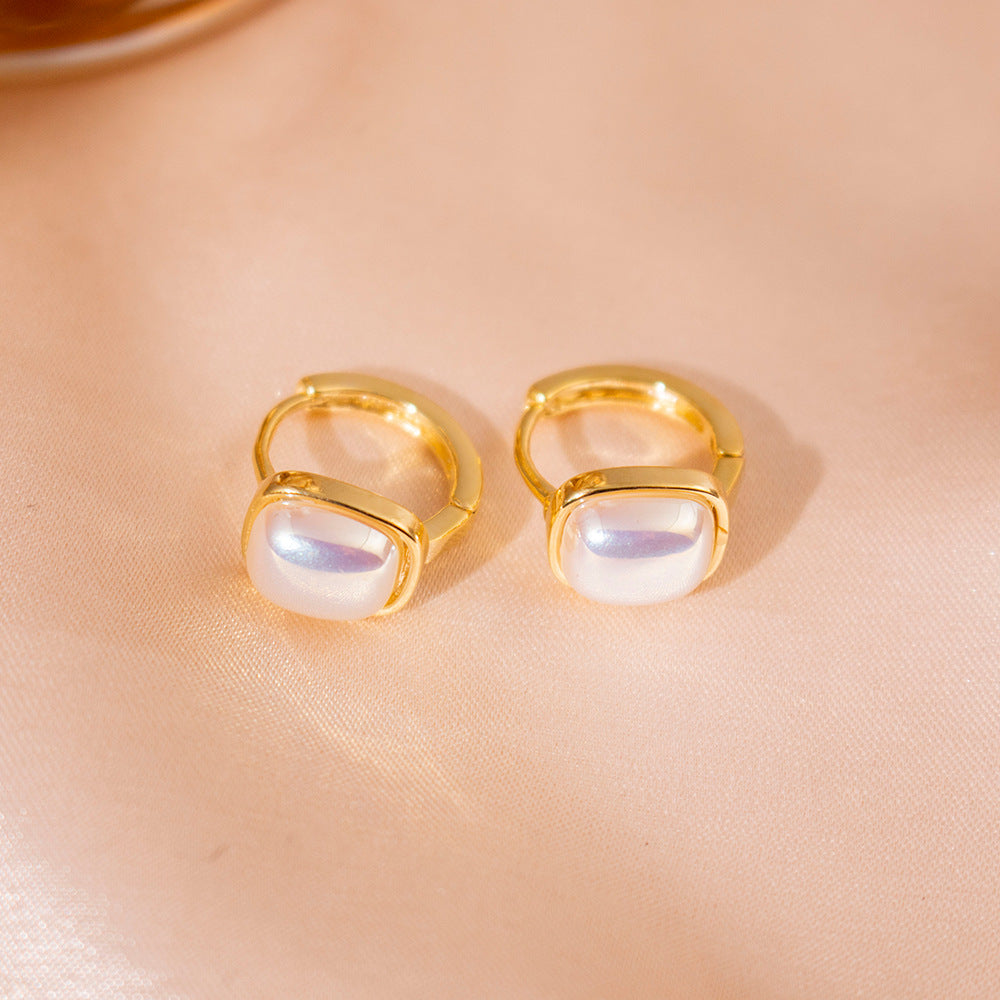 Wholesale Retro Elegant Geometric Pearl Ear Buckle Light Luxury Earrings