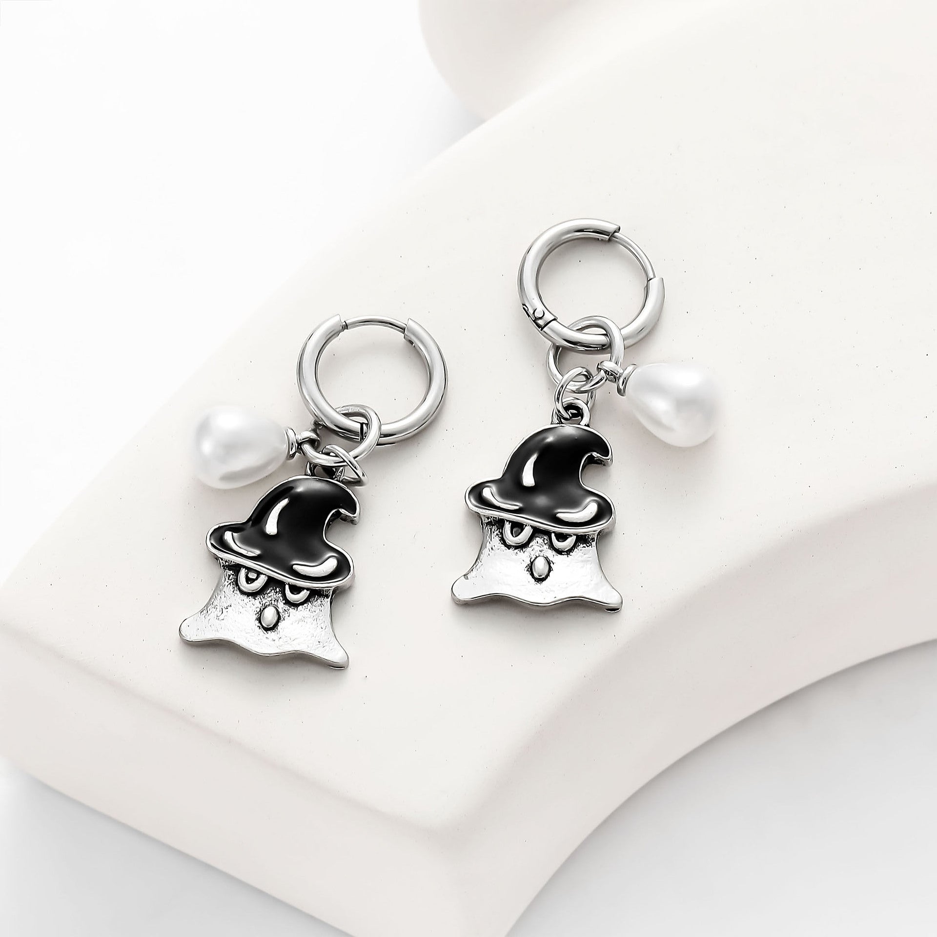 Wholesale Halloween jewelry oil drop ghost black and white pearl necklace earrings set