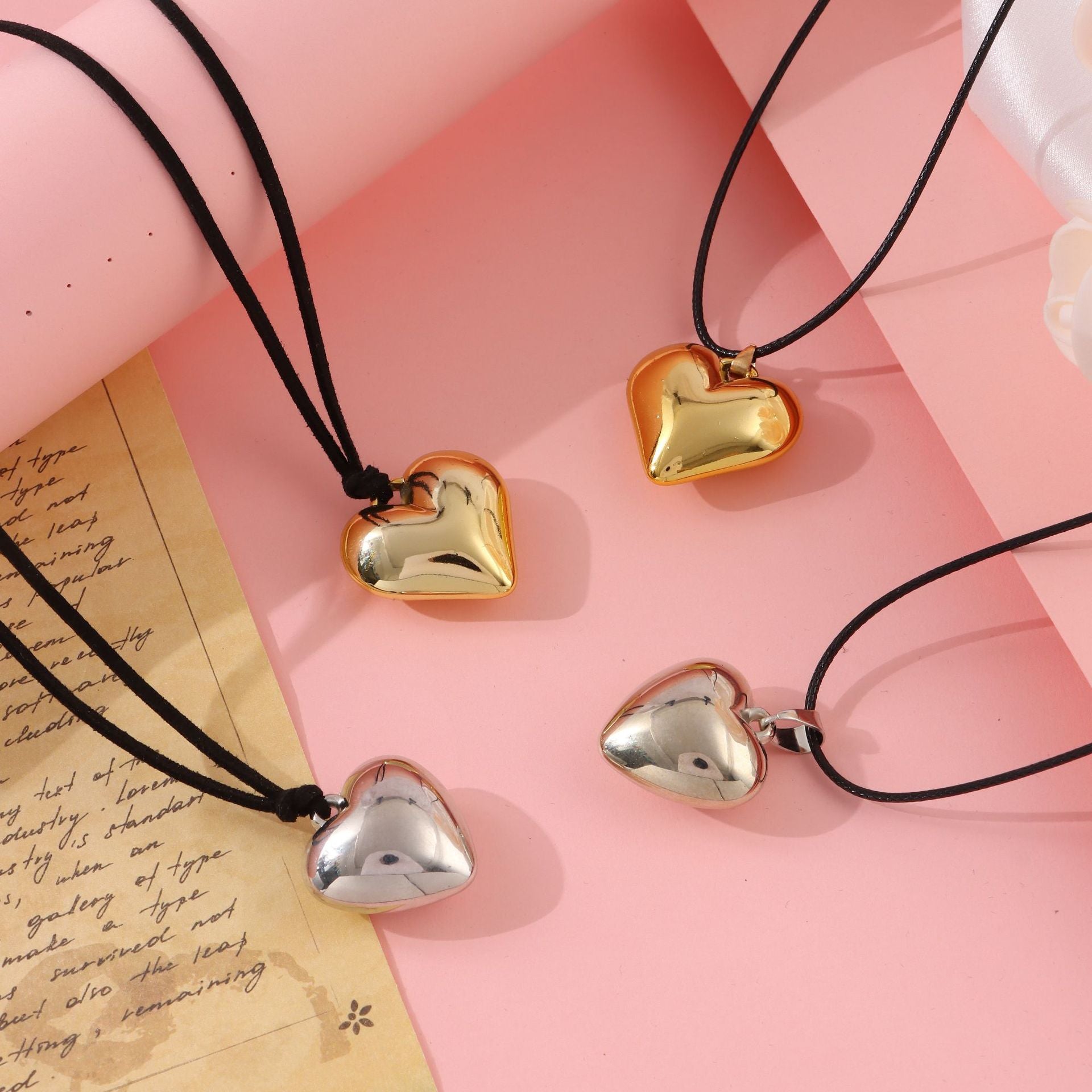 Wholesale Love Shaped Pendant Necklace Acrylic Clavicle Chain Choker Necklace ACC-NE-Yunh002