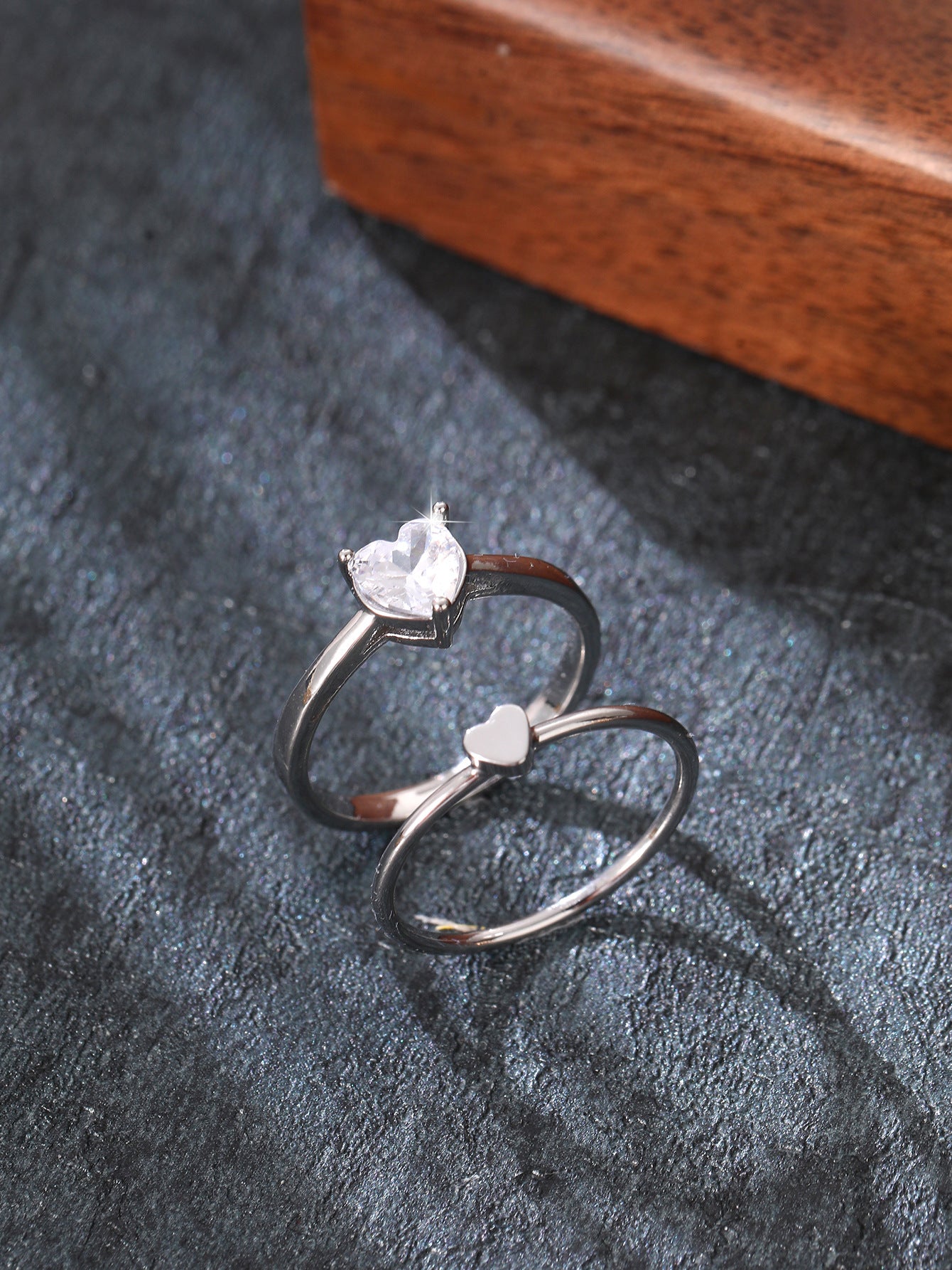 Wholesale  heart-shaped inlaid with shiny white zircon  ring