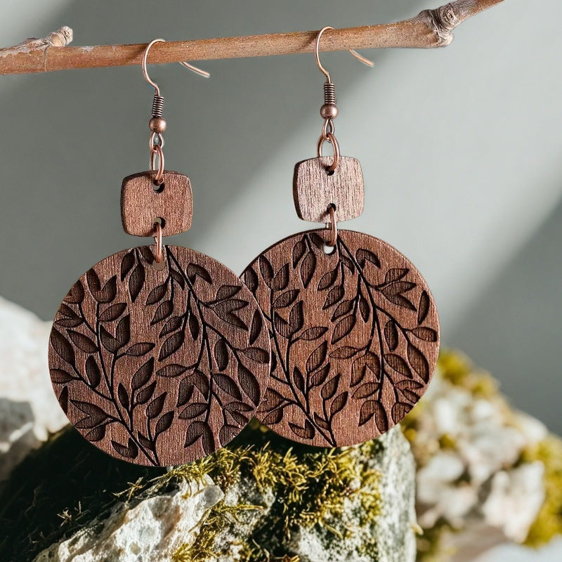 Wholesale Retro Bohemian Leaf Engraved Round Wooden Pendant Earrings Fashion Jewelry Accessory For Gift And Boutique Resale