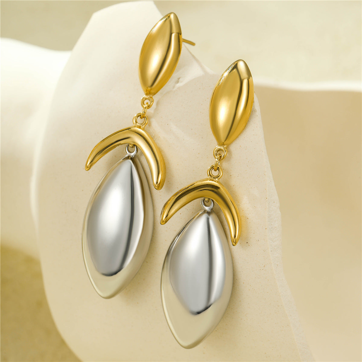 Wholesale Color Stainless Steel Petals Geometric Hammer Pattern Pendant Plated with 18K Gold Stitching Series Earrings