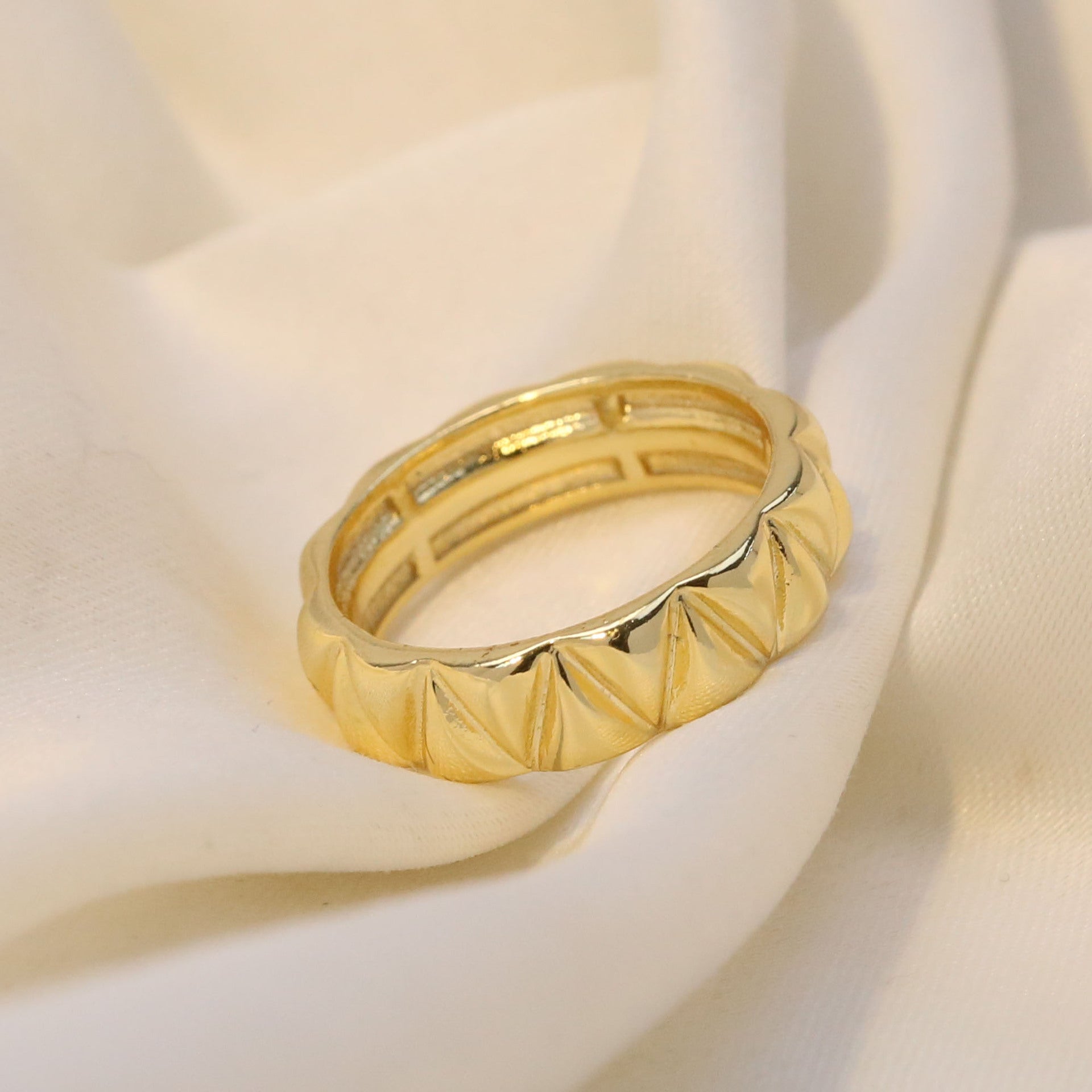 Wholesale 18K Gold Brass Geometric Glaze Comma Ring