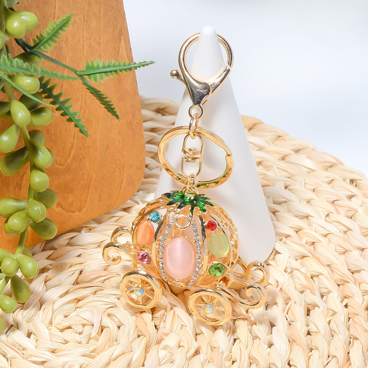 Wholesale Zinc Alloy Pumpkin Keychain with Rhinestone Cat Eye Design for Couples Gift