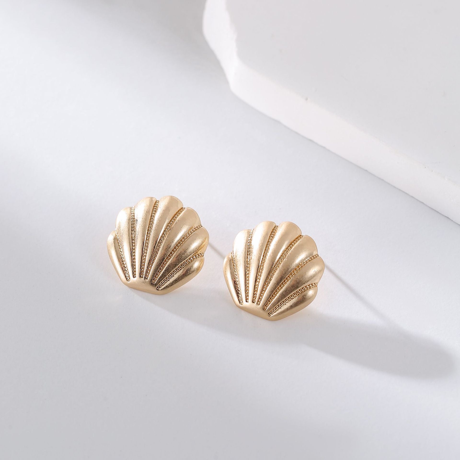 Wholesale Light Luxury Advanced Sense Metal Ear Ring Ear Buckle Earrings