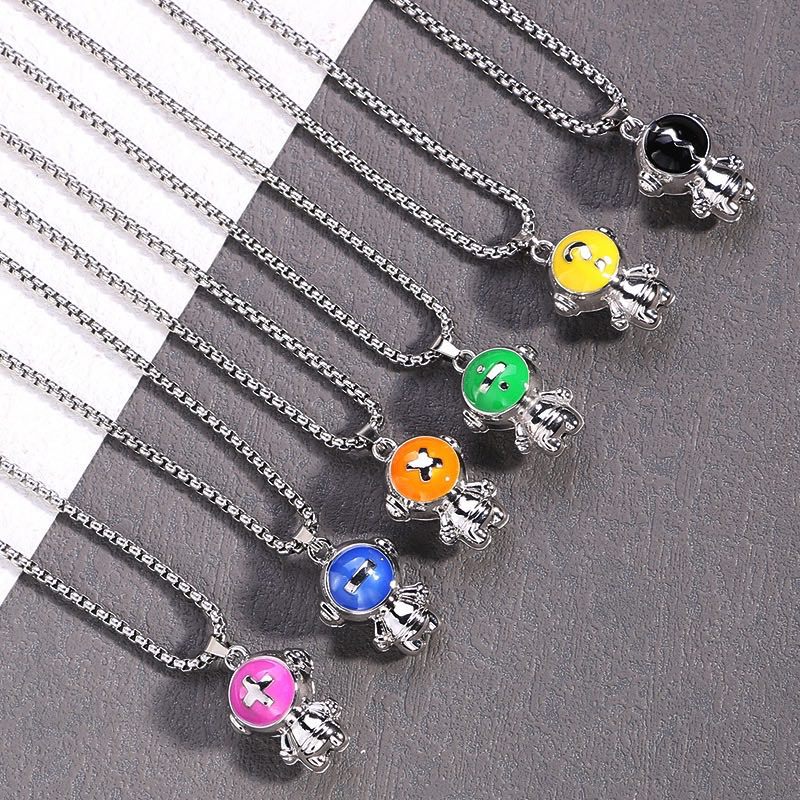 Wholesale Alloy Astronaut Pendant Necklace Cartoon Spaceman Fashion Jewelry Accessory for Men Women