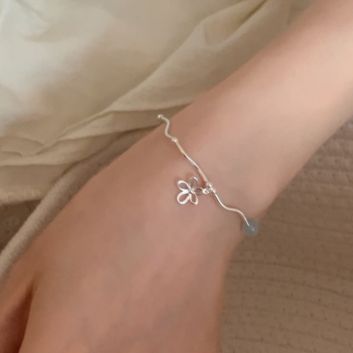 Wholesale Blue beaded flower bracelet