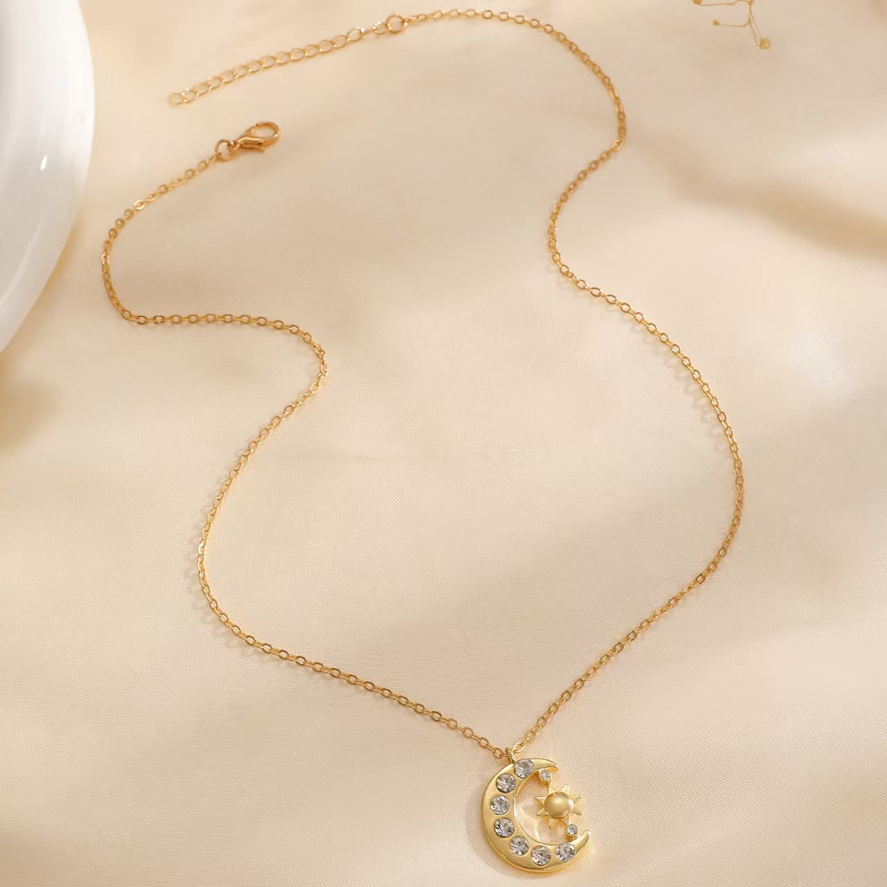 Wholesale Moon Sun Pendant Necklace Gold Silver Layered Chain Boutique Resale Fashion Accessory