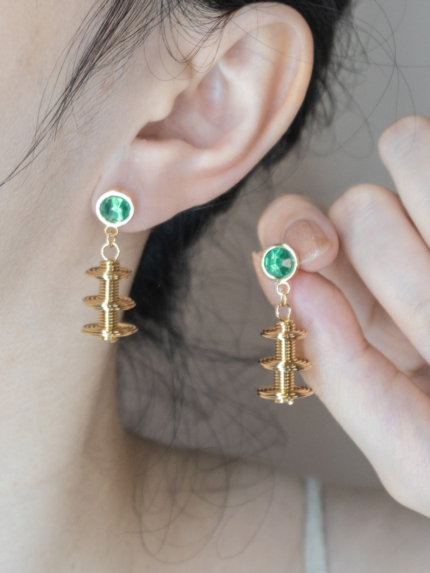 Wholesale Gold Plated Stainless Steel Three Layer Coil Geometric Lantern Earrings French Retro Women S Stud Earrings Party Fashion Accessory