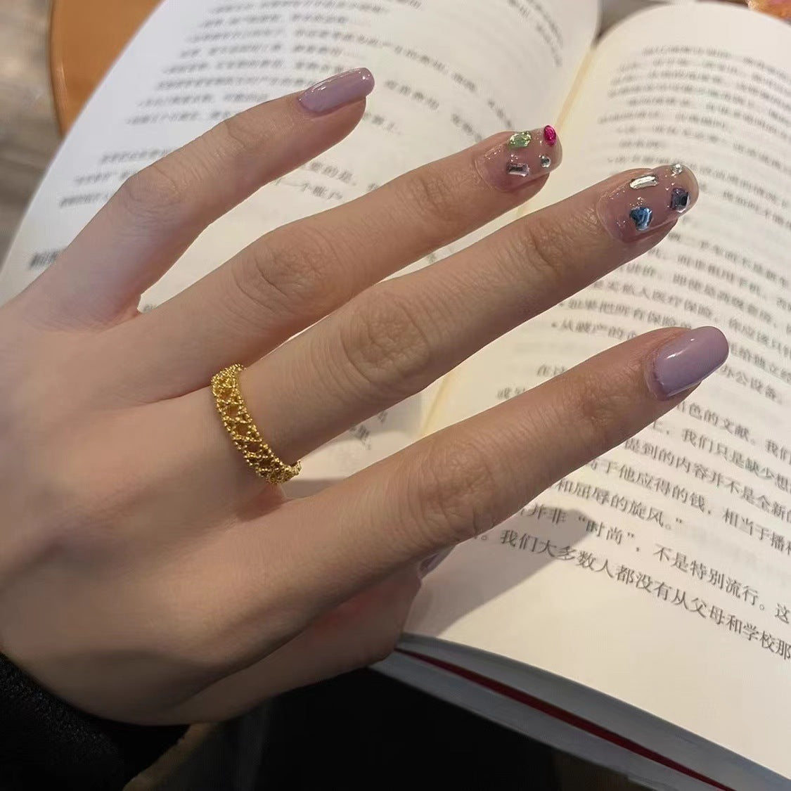 Wholesale hollow lace light luxury ring