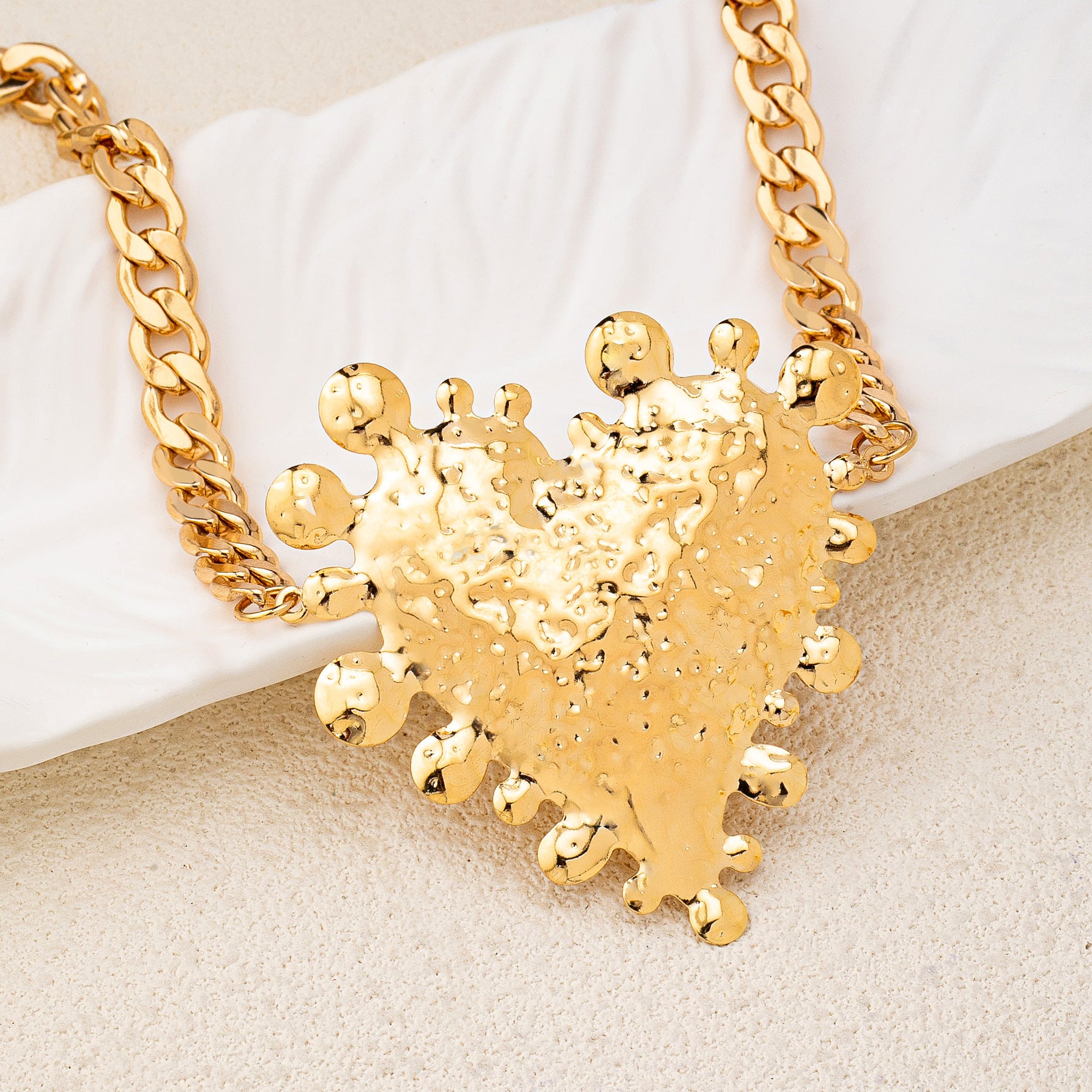 Wholesale Exaggerated Big Heart Pendant Necklace Women S Street Party Fashion Jewelry Gift Boutique Resale