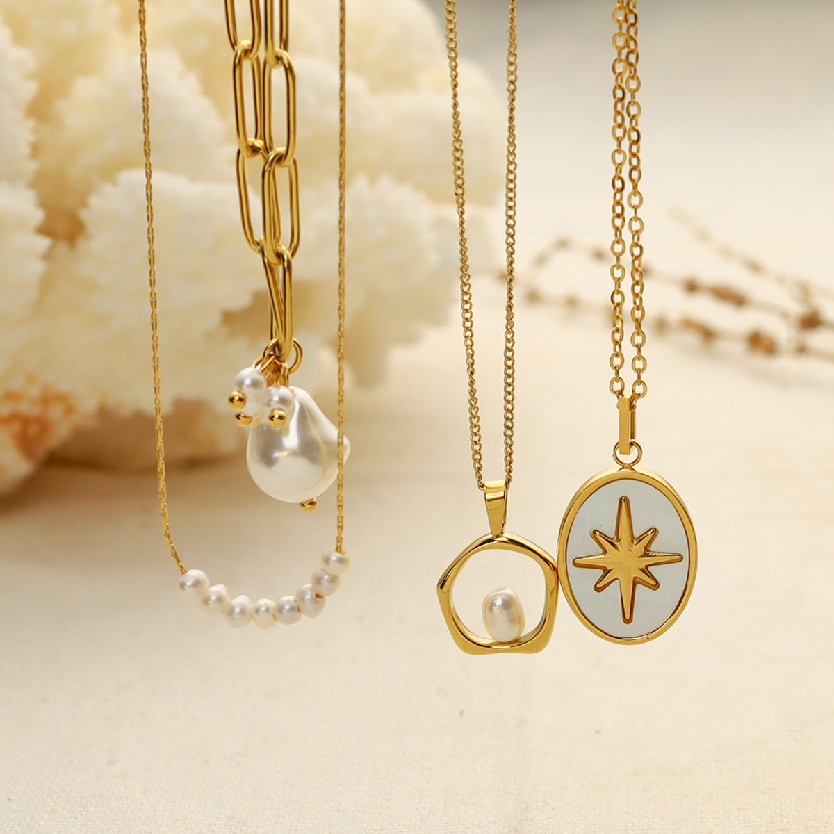 Wholesale Titanium Steel lovely shell pearl necklace  plated 18K gold clavicle chain necklace