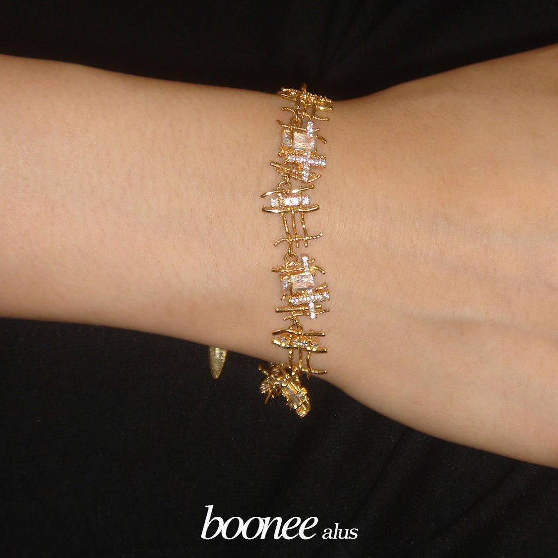Wholesale Zircon Bracelet  Hollow Elegant Light Luxury Elegant Bracelet