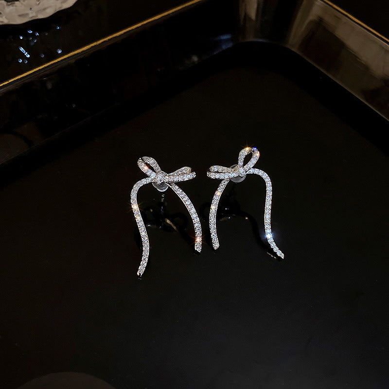 Wholesale electroplated silver needle zircon pearl flower heart earrings