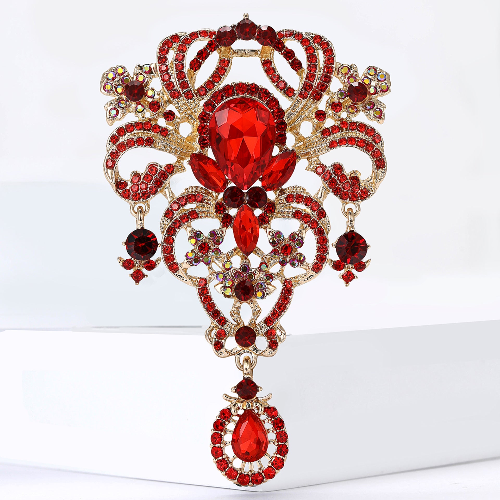 Wholesale Royal Palace Gold Alloy Brooch Pin With Glass Women S Fashion Jewelry Accessory Resale