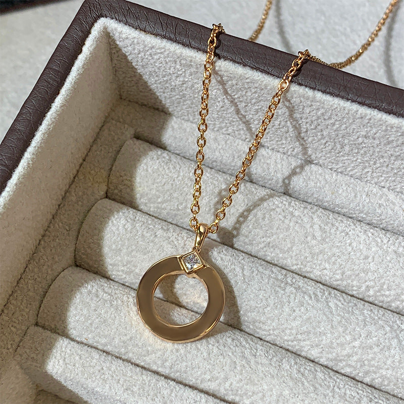 Wholesale  Roman Coin Curved Inscription Light Luxury Clavicle Chain Necklaces