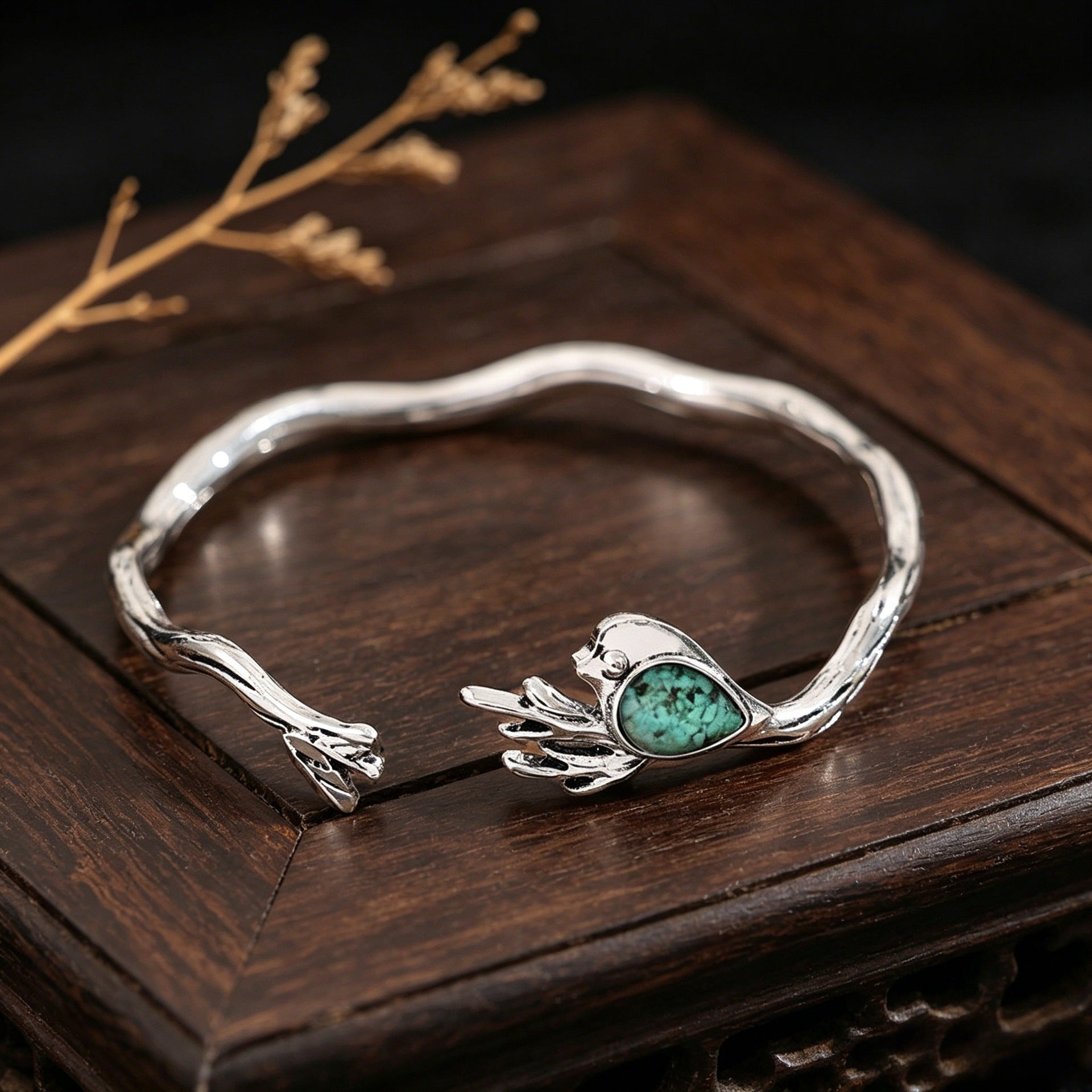 Wholesale Electroplated Alloy Open Bangle Bracelet With French Bird Design Minimalist Chic Everyday Jewelry Gift