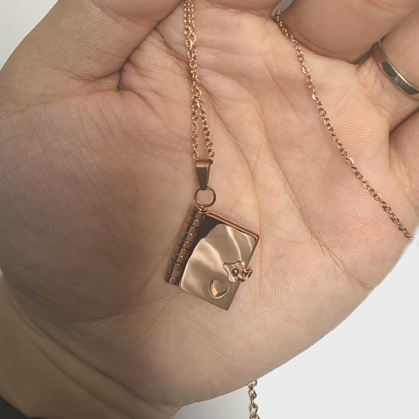 Wholesale stainless steel couple book engraved DIY opening and closing album love letter clavicle necklace