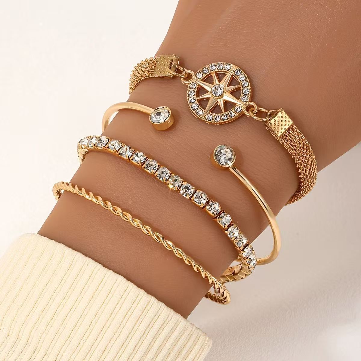 Wholesale Chic Heart Rhinestone Bangle and Butterfly Pendant Jewelry Set - Golden Alloy Fashion Accessory for Women Gift