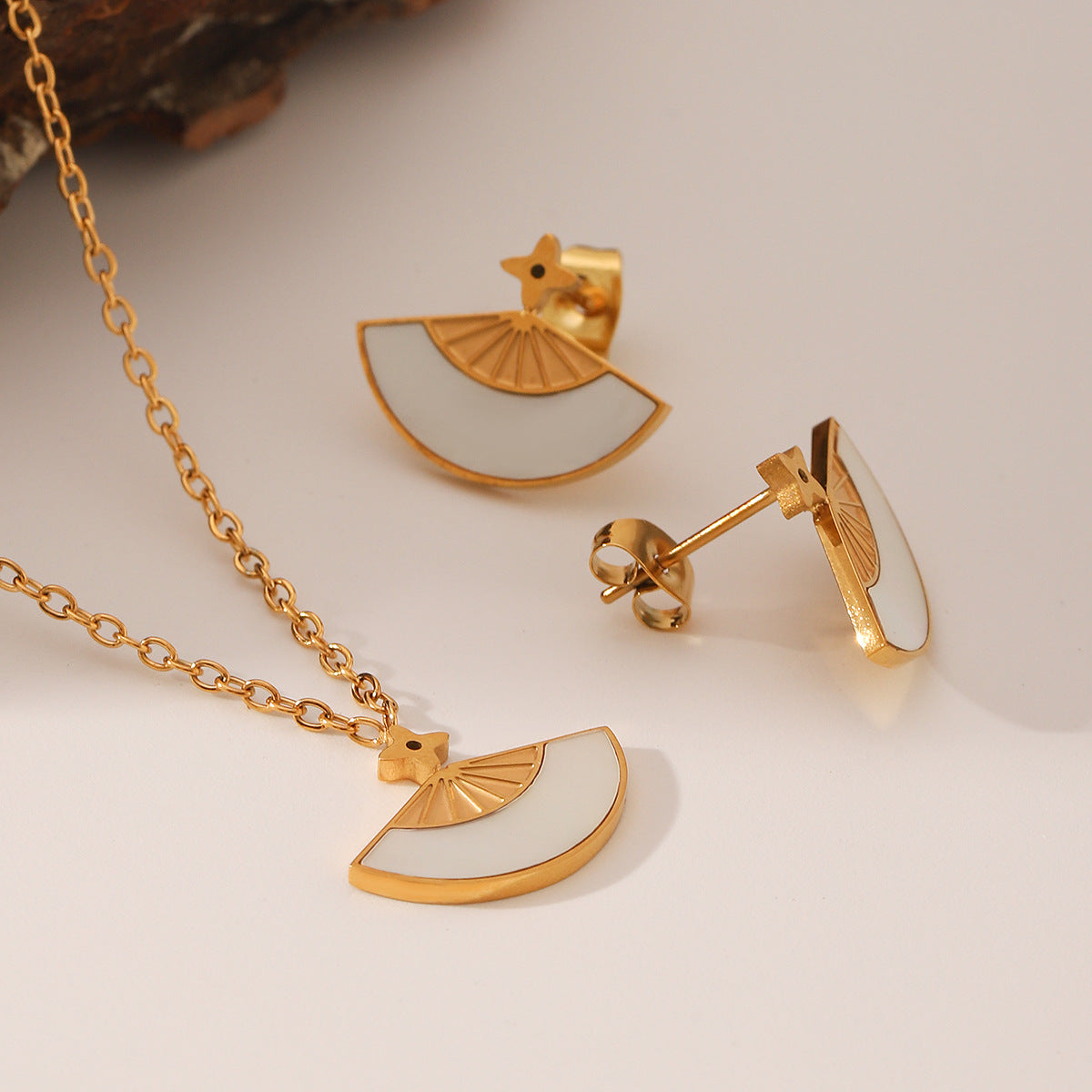 Wholesale  stainless steel jewelry women's non-fading inlaid shell fan pendant necklace earrings combination