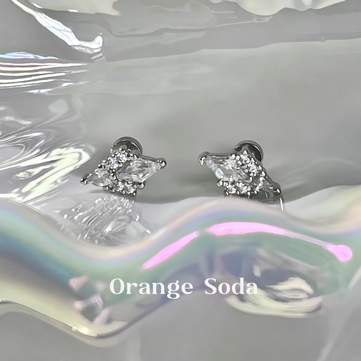 Wholesale Diamond-shaped super-shiny titanium steel ear bone stud earrings