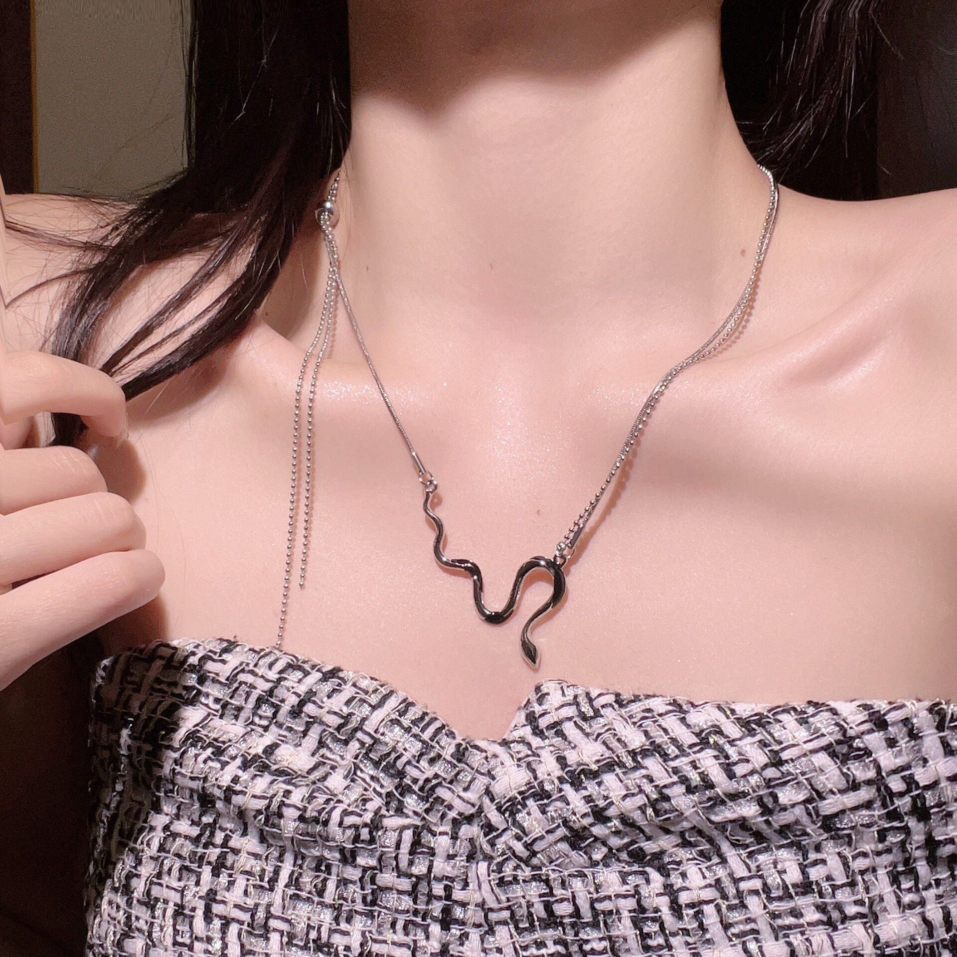 Wholesale Titanium Steel Minimalist Serpentine Double-layer Choker Necklace