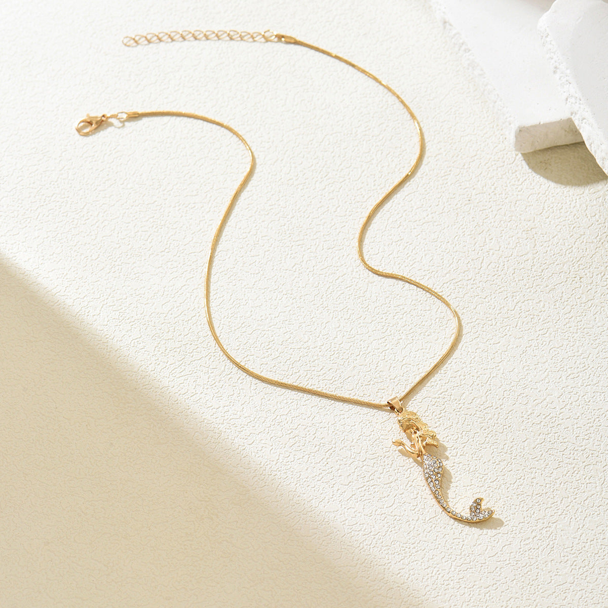 Wholesale Alloy Mermaid Pendant Necklace - Trendy Seaside Jewelry Accessory for Women