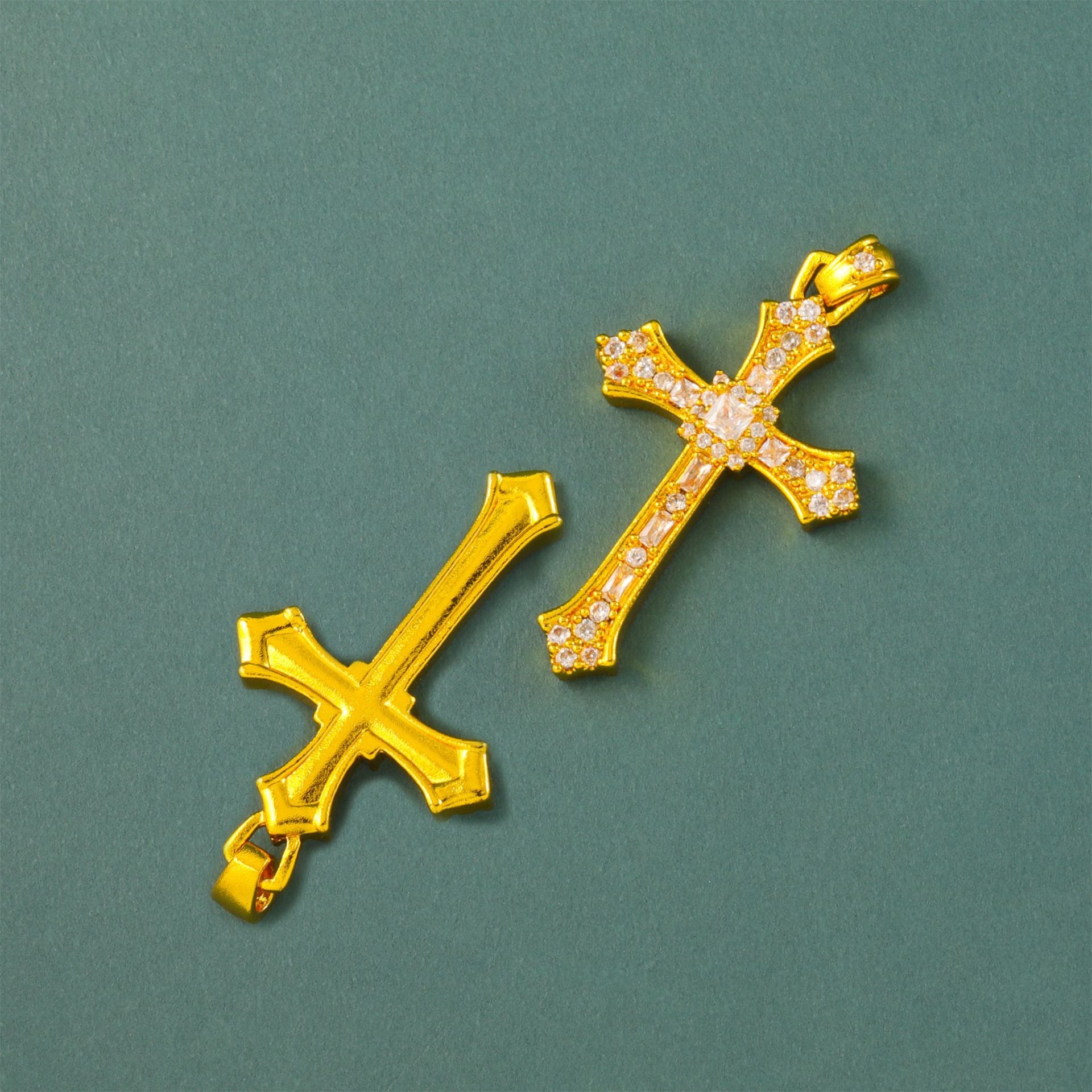 Wholesale Fashion Cross Pendant Necklace Gold Plated Copper Diamond Detail Jewelry Accessory for Women