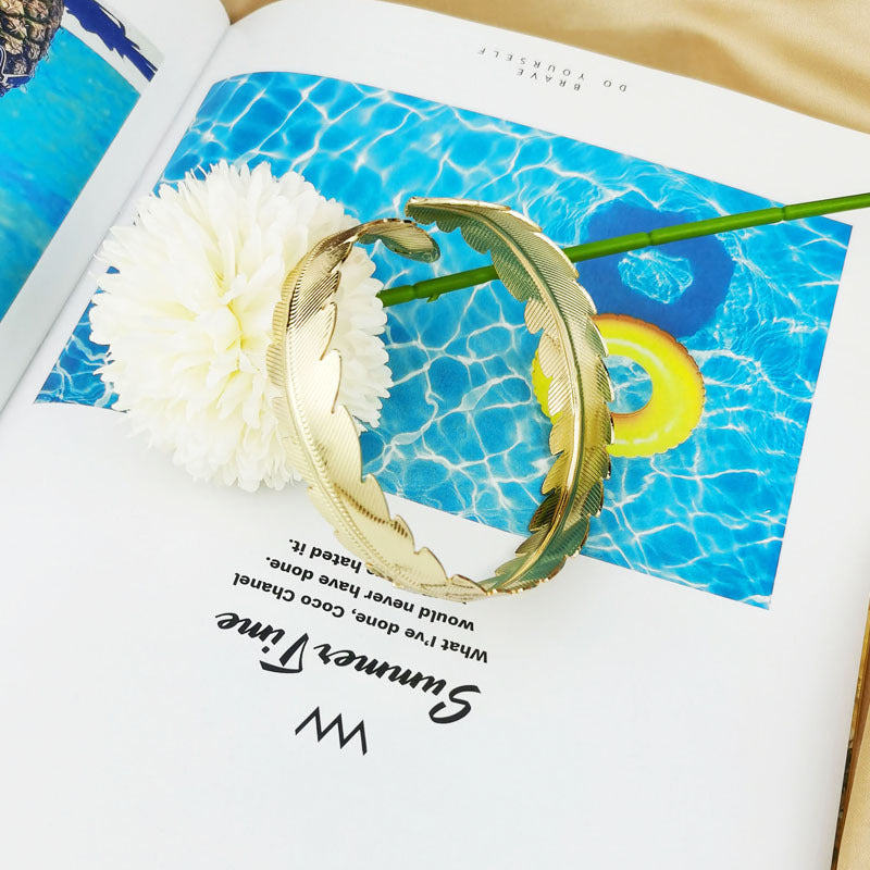 Wholesale  Metal Feather Arm Bracelet Punk Ladies Simple Leaf Bracelet Jewelry