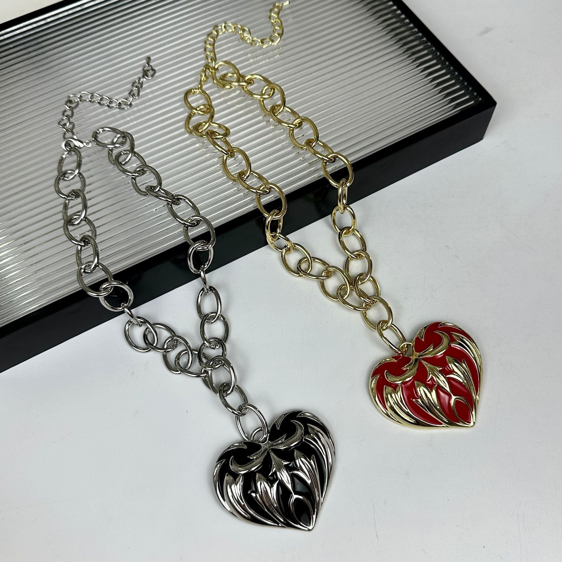Wholesale Golden Tiger Texture Love Pendant Necklace