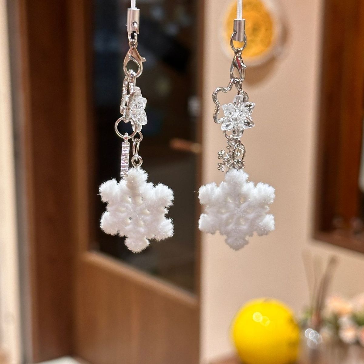 Wholesale Plastic Snowflake Pendant Bag Charm Keychain Jewelry Accessory Resale Gift
