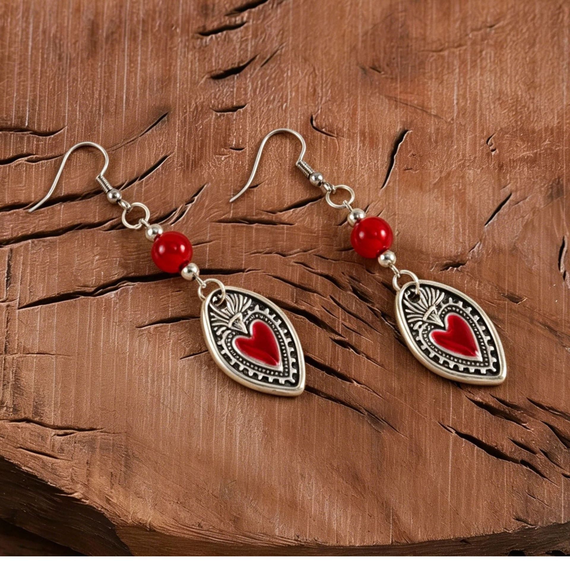 Wholesale Cross-border European and American style retro shield and heart earrings for women,  high-end alloy heart ear clips,  vintage style niche design