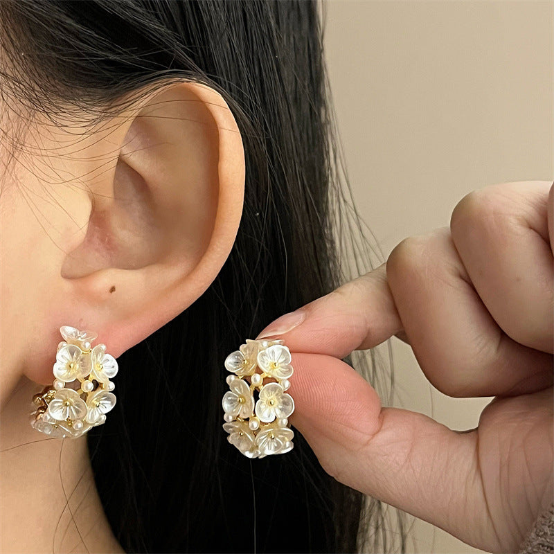 Wholesale Light Luxury Shell Flower Earrings