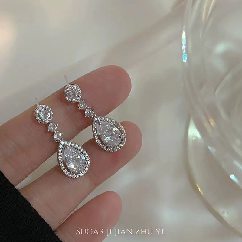 Wholesale Simple and Luxurious Heart-shaped Pearl Earrings