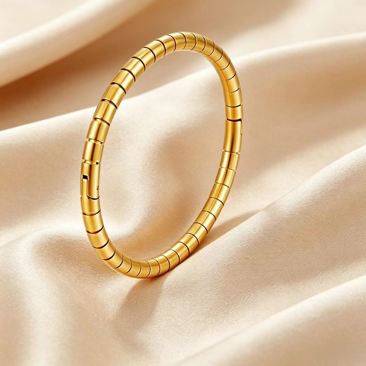 Wholesale Modern Minimalist Round Rhinestone Gold Plated Stainless Steel Bracelet