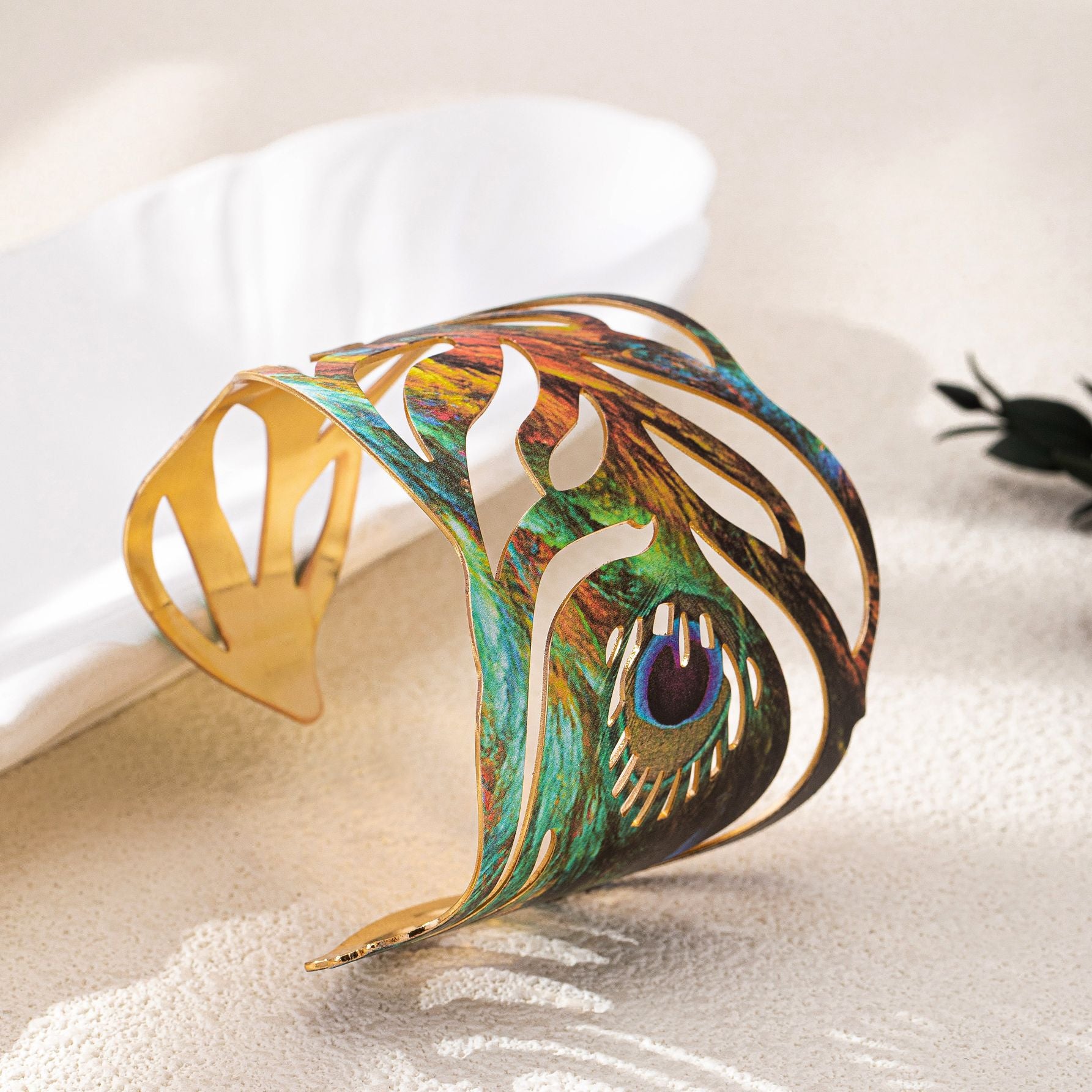 Wholesale Palace Style Peacock Print Alloy Bracelet For Women Party Street Fashion Jewelry Accessory