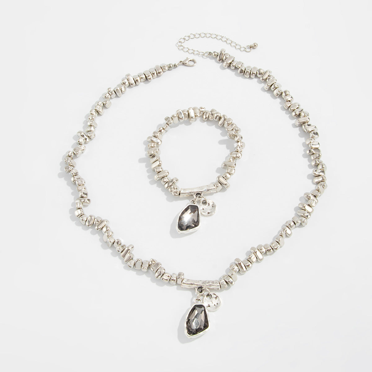 Wholesale Chic Irregular Bead Necklace Alloy Electroplated White Fashion Accessory for Resale