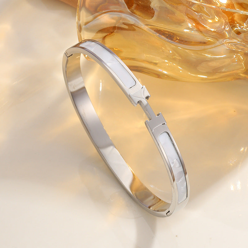 Wholesale Light Luxury Shell Bracelet - Trendy Jewelry Accessory for Everyday Wear or Boutique Resale