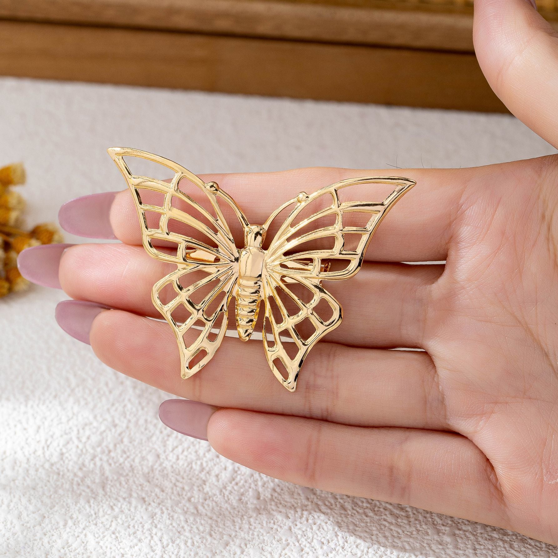 Wholesale Stylish Gold Hollow Butterfly Brooch Pin For Women Daily Party Fashion Accessory