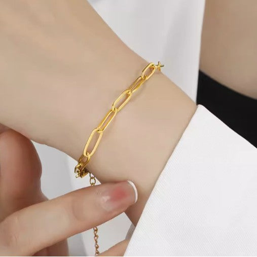 Wholesale Modern Minimalist Titanium Steel Cross Chain Necklace Jewelry Accessory for Boutique Resale