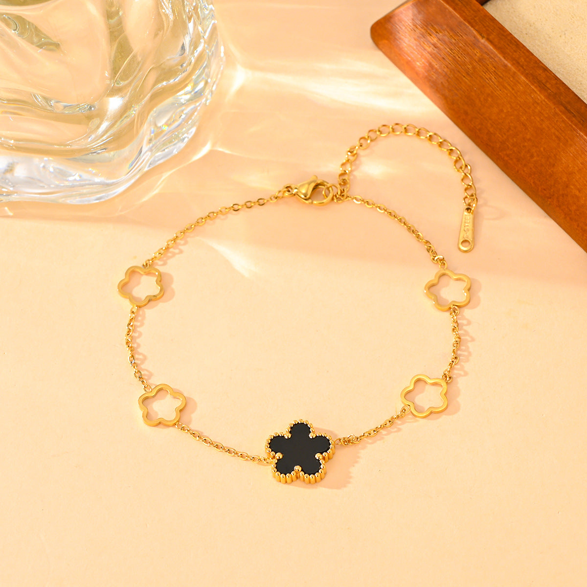 Wholesale Light Luxury Stainless Steel Five Leaf Flower Bracelets ACC-BT-ZhuoXin001