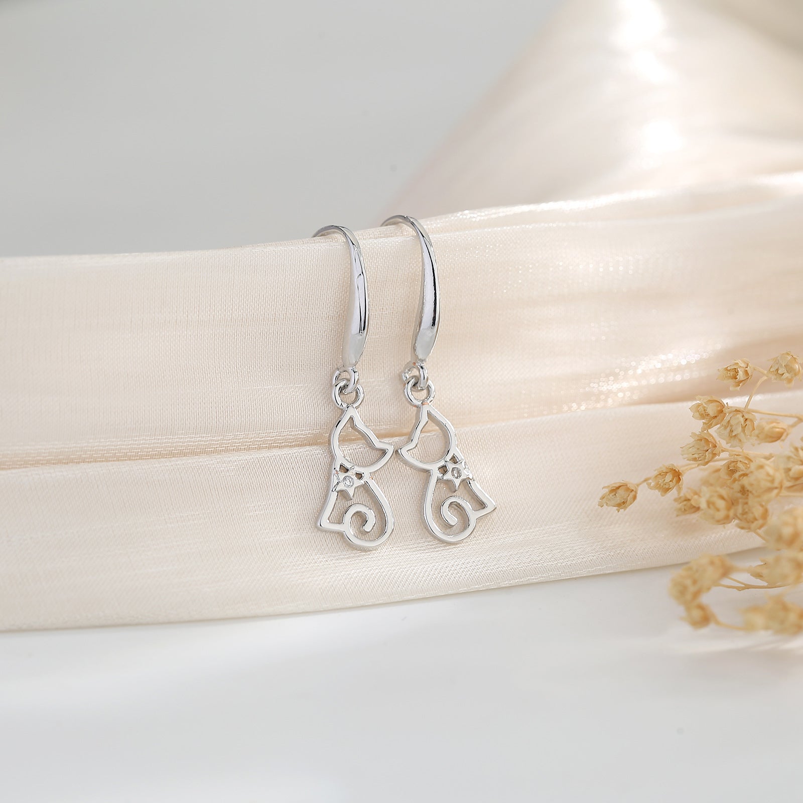 Wholesale Simple Cat Earrings for Women,  Copper Electroplated Fashion Accessory
