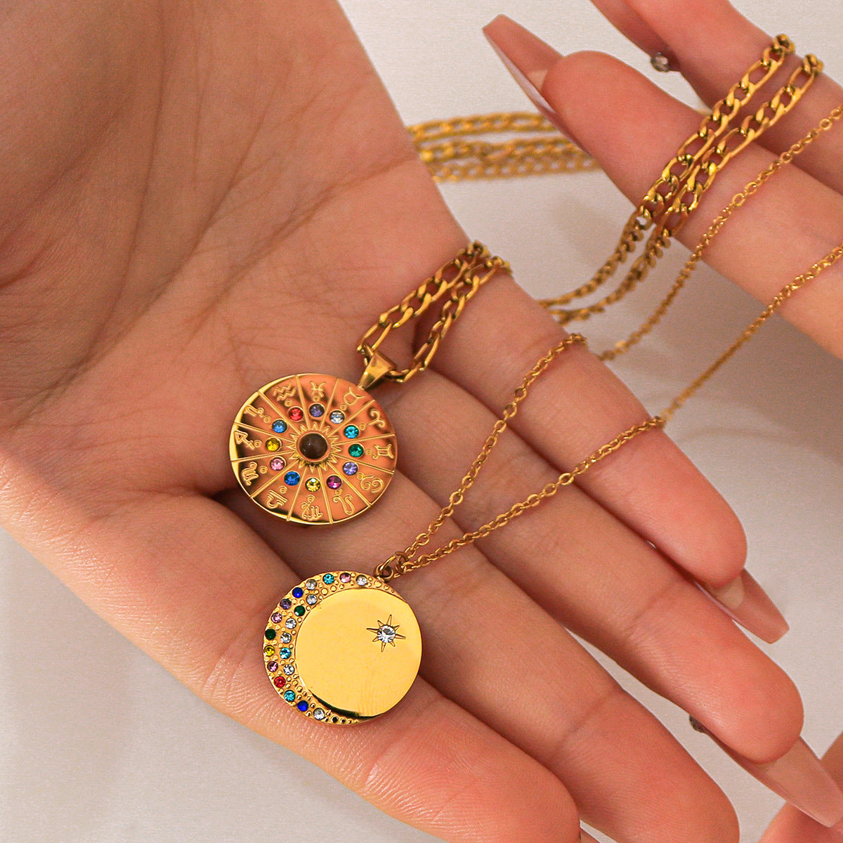 COLOCON DEL CONDURADO DEL VERDADORO Doce Constellation Redonde Retro colgante de acero inoxidable Collar de lujo de oro de 18 quilates