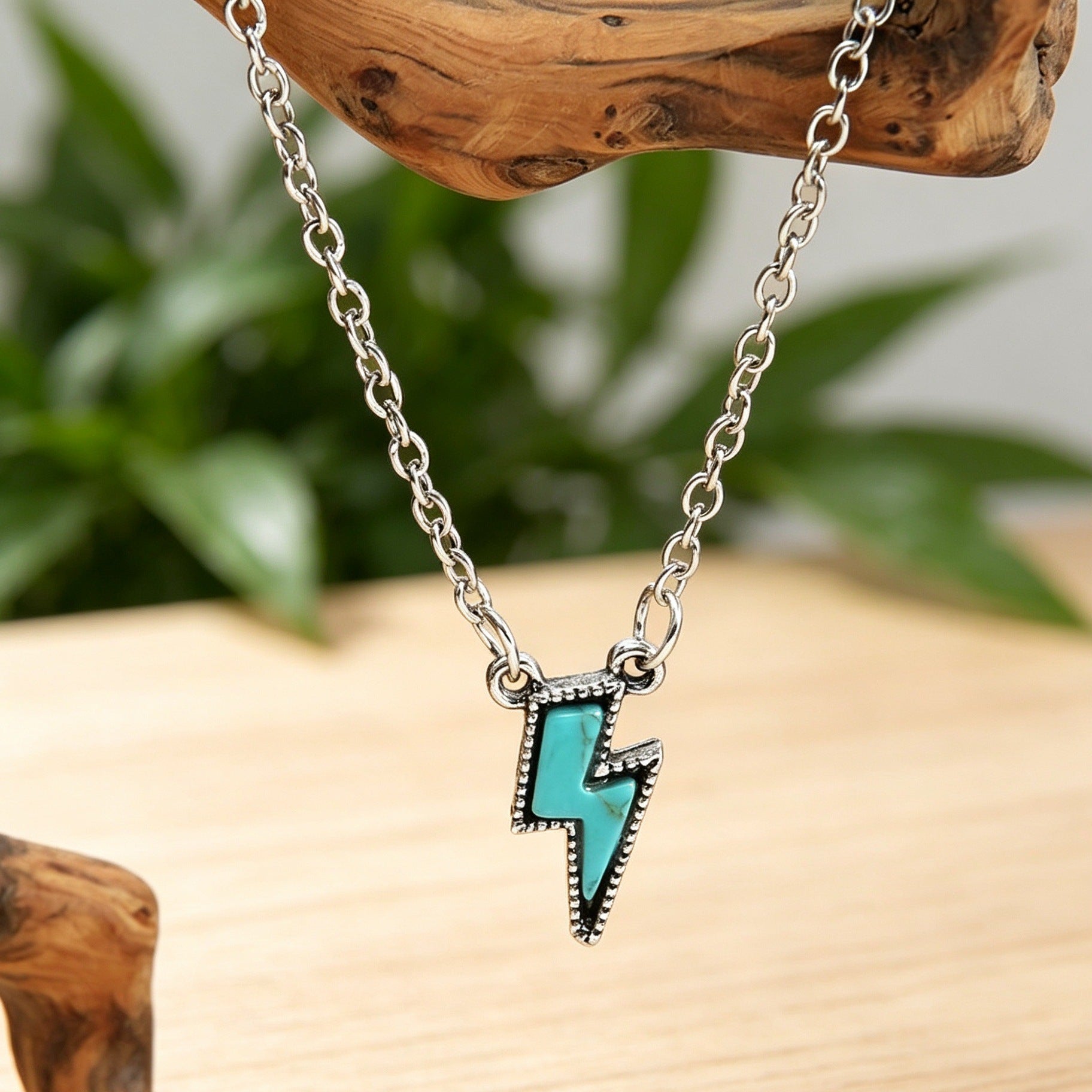 Wholesale Boho Distressed Turquoise Pendant Necklace Geometric Lightning Design Fashion Accessory Gift For Boutique Resale