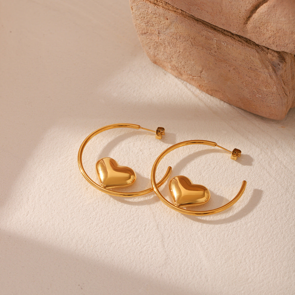 Wholesale stainless steel love earrings 18K gold-plated heart-shaped light luxury earrings