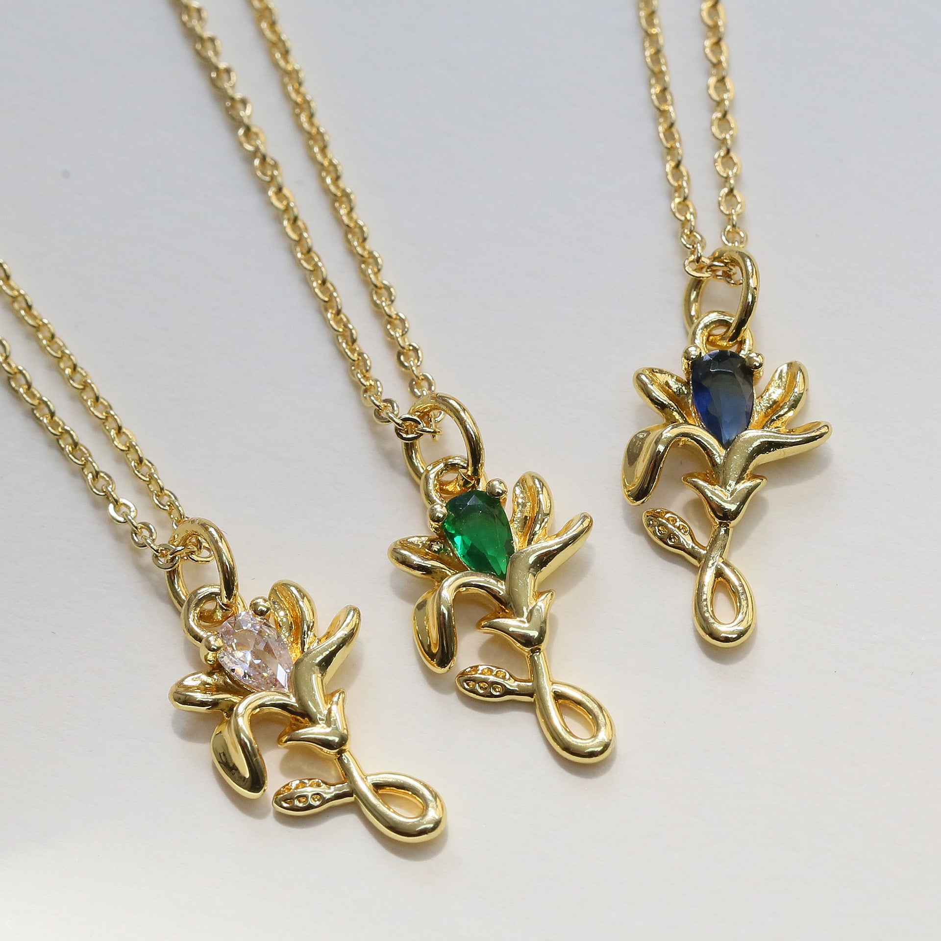 Wholesale Cute little zircon flower pendant necklace