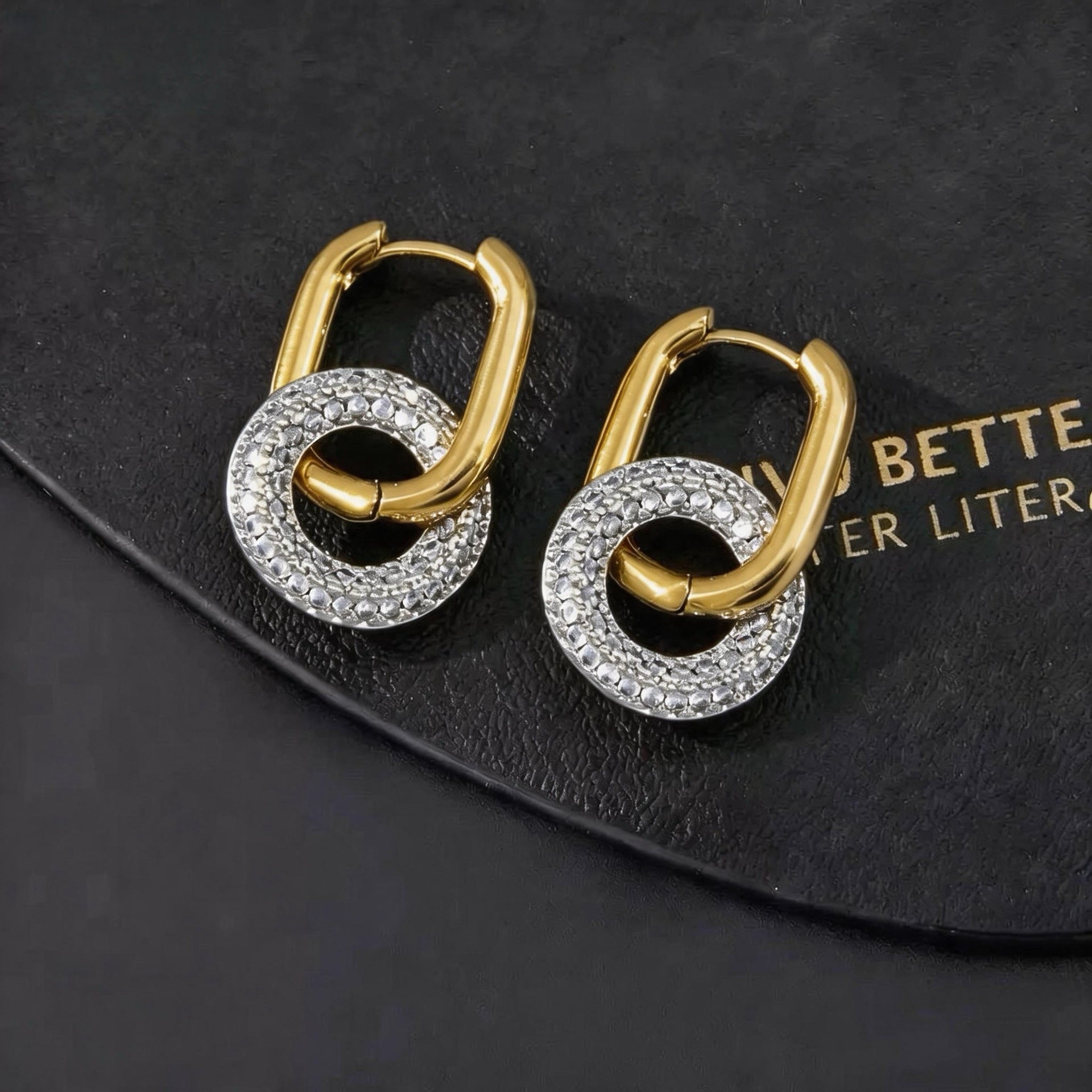Wholesale Copper Electroplated Retro Zirconia Ear Cuff Geometric Design Women S Fashion Accessory