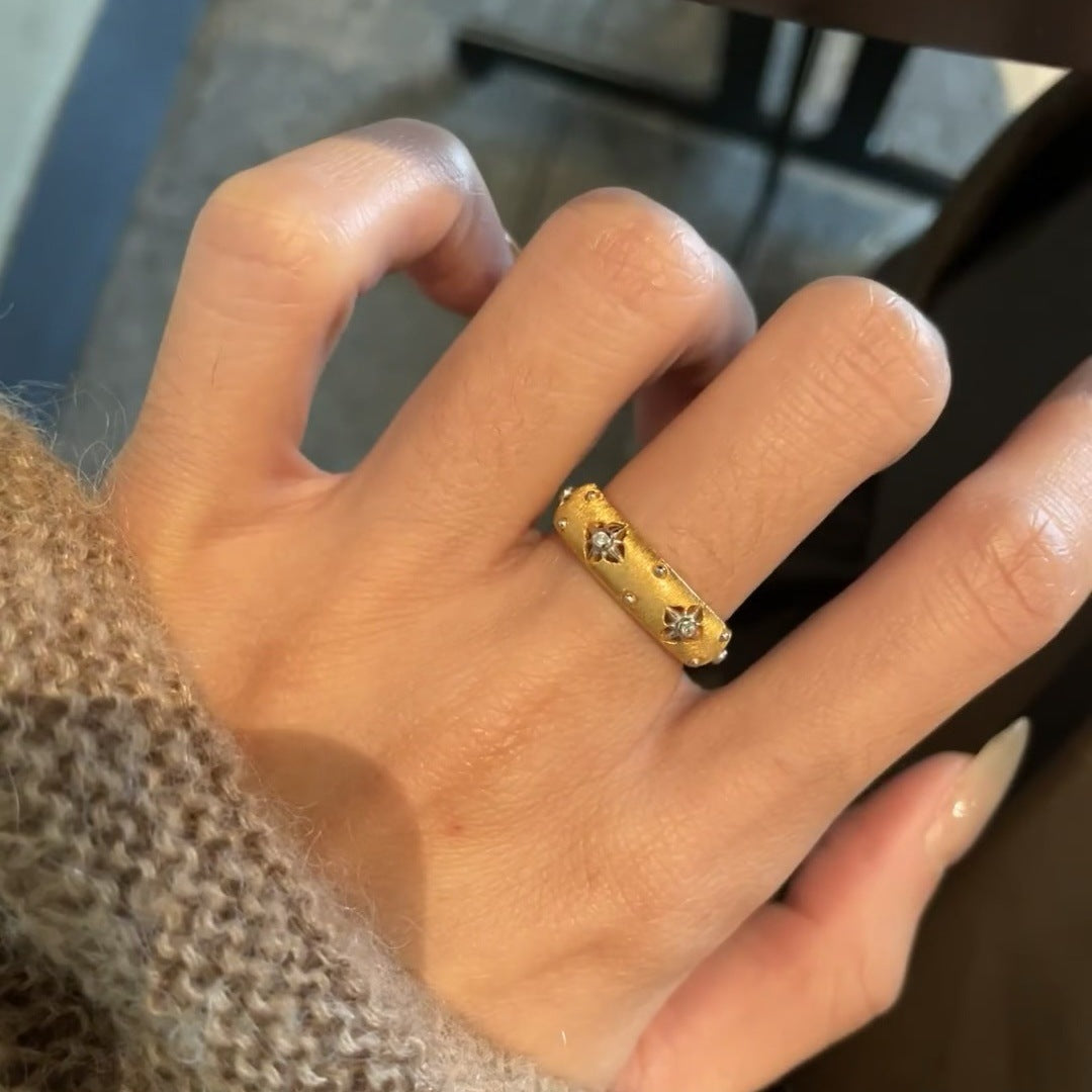 Wholesale Gold Eight-pointed Star Carved Gold Diamond Ring