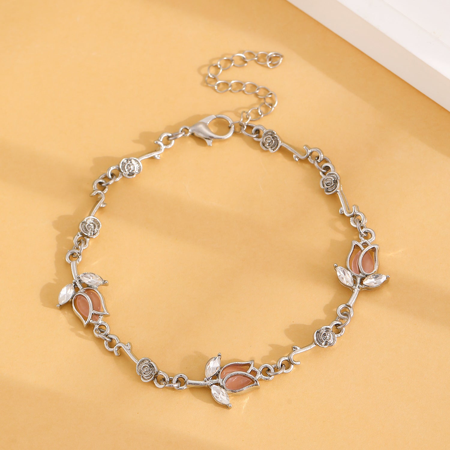 Wholesale Trendy Tulip Flower Bracelet For Women Alloy Electroplated Rhinestone Jewelry Accessory Sweet Spring Summer Gift