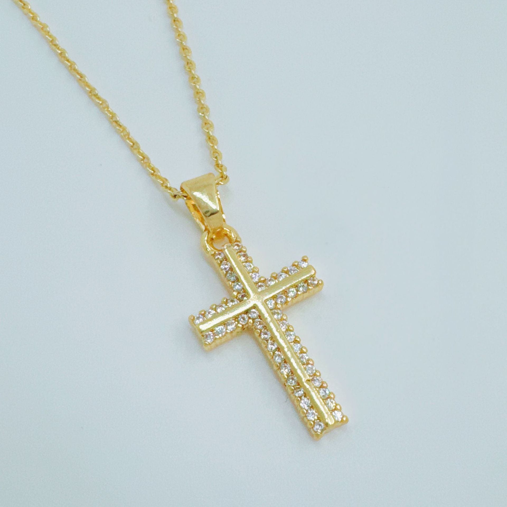 Wholesale Light Luxury Design Copper Gold Plated Micro Inlaid Zircon Cross Necklace